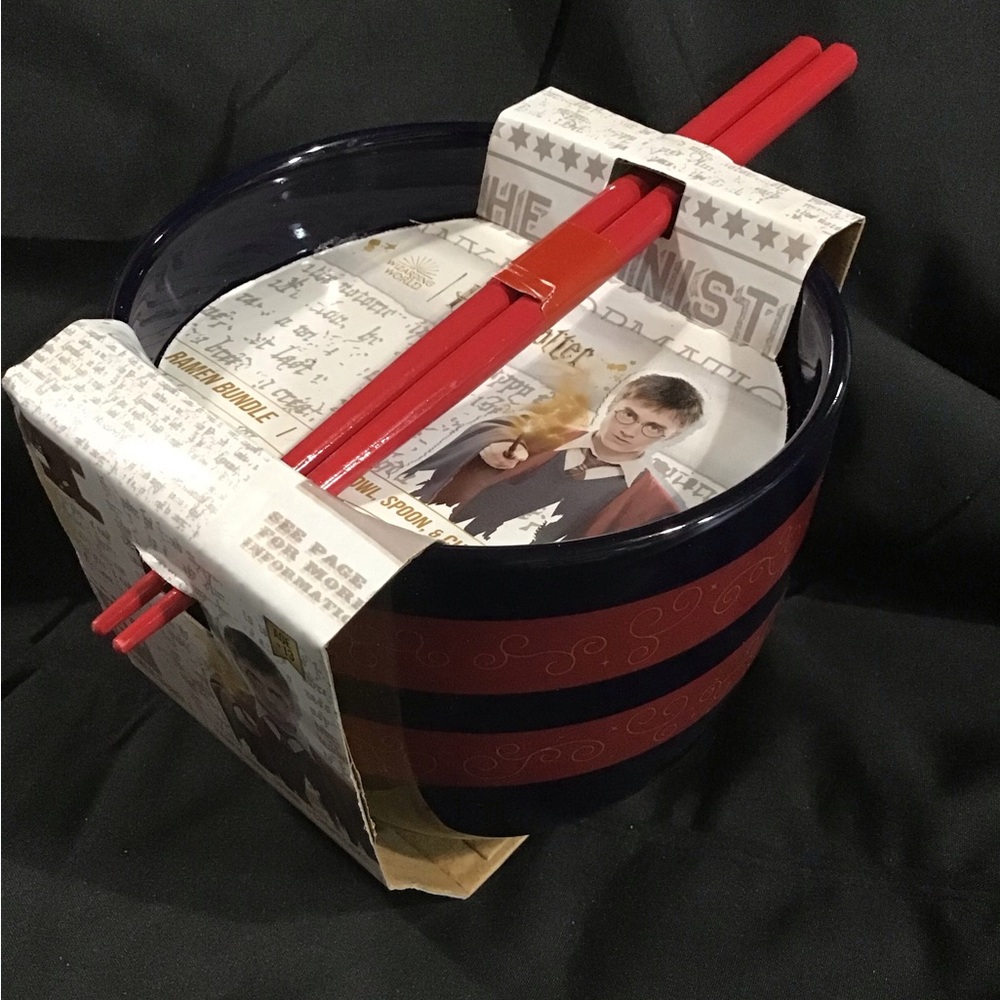 HARRY POTTER HOGWARTS NWT RAMEN BUNDLE SET BOWL SPOON CHOPSTICKS
